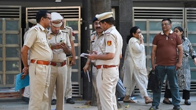 Personnel Kashmere Gate Metro police station arrived, “but kept shifting the jurisdiction between themselves. (Sanjeev Verma/Hindustan Times)