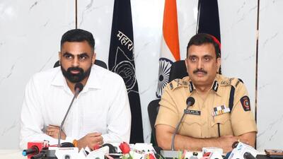 Pune collector Jitendra Dudi and Pimpri-Chinchwad police commissioner Vinay Kumar Choubey. Pune district administration has drawn up time-bound action plan to tackle traffic congestion, poor road conditions, encroachments, power supply and other infra issues in Chakan industrial belt. (HT) Pune collector Jitendra Dudi and Pimpri-Chinchwad police commissioner Vinay Kumar Choubey. Pune district administration has drawn up time-bound action plan to tackle traffic congestion, poor road conditions, encroachments, power supply and other infra issues in Chakan industrial belt. (HT)