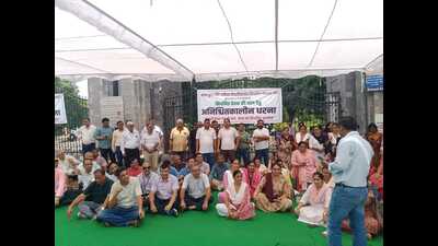 The protest has been launched jointly by the University Teachers’ Association and the Bhagat Phool Singh Mahila Vishwavidyalaya Karmachari Sangharsh Samiti. (HT Photo) The protest has been launched jointly by the University Teachers’ Association and the Bhagat Phool Singh Mahila Vishwavidyalaya Karmachari Sangharsh Samiti. (HT Photo)
