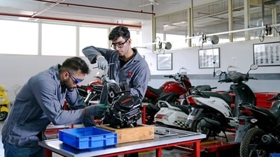 Industry-linked labs give students hands-on experience with systems they are likely to encounter in the workplace Industry-linked labs give students hands-on experience with systems they are likely to encounter in the workplace