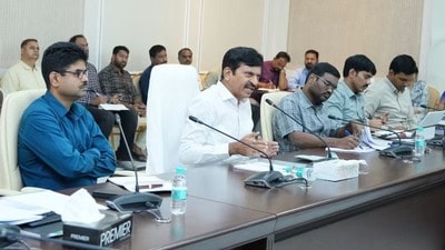 సమీక్షలో మంత్రి పొంగులేటి సమీక్షలో మంత్రి పొంగులేటి