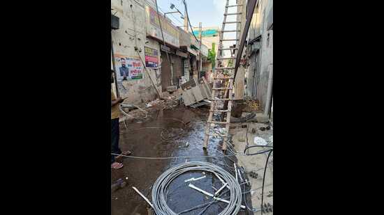 The accident also disrupted power supply in the locality, with restoration expected to take more than six hours. (HT Photo)