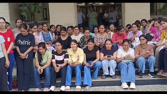 The students alleged that there was inadequate lighting and no security guard at the spot when the incidents occurred. (HT File)