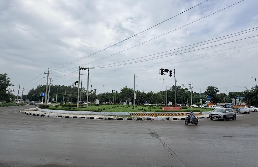 Experts say roundabout should not become mere civic showpieces at the cost of their traffic function.