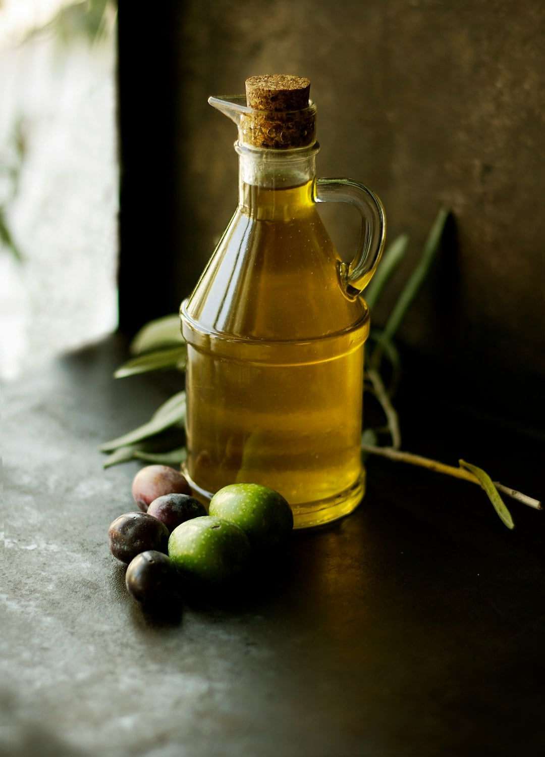 Olive oil is skin-friendly because it works like food for your skin barrier; Dr Michelle Henry recommended it. (Unsplash)