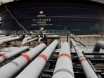Oil prices hit a three-week high as Strait of Hormuz shipping fears and supply disruptions raise risks, while traders watch Iran tensions and US oil stocks. (REUTERS/Sodiq Adelakun/File Photo)