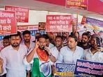TRE candidates demonstrate over domicile and negative marking issues, in Patna, on Tuesday. (SANTOSH KUMAR/HT)