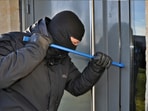 The burglar was shot thrice by the shopkeeper in Portland