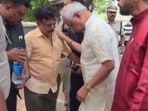 Man falls unconscious near Kerala Lok Bhavan, Governor Arlekar rushes to his aid