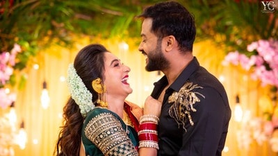 মায়ের বিয়ের বেনারসি পরে আইনি বিয়ে সারলেন ‘ডায়মন্ড দিদি’, ডোনার বরকে চেনেন?