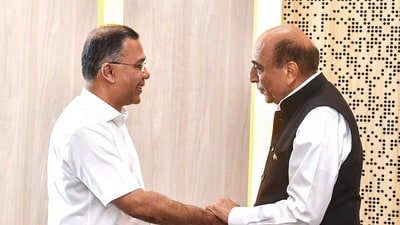 বাংলাদেশ ও ভারতের সম্পর্ককে নতুন পর্যায়ে নিয়ে যেতে পারস্পরিক এবং নিঃশর্ত আস্থার উপর জোর দিলেন ঢাকায় নিযুক্ত ভারতীয় হাইকমিশনার দীনেশ ত্রিবেদী। (Bangladesh PM office) বাংলাদেশ ও ভারতের সম্পর্ককে নতুন পর্যায়ে নিয়ে যেতে পারস্পরিক এবং নিঃশর্ত আস্থার উপর জোর দিলেন ঢাকায় নিযুক্ত ভারতীয় হাইকমিশনার দীনেশ ত্রিবেদী। (Bangladesh PM office)
