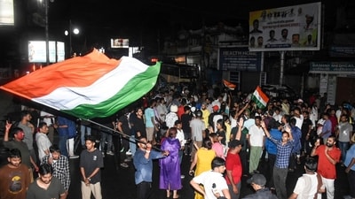 JPSC-JSSC aspirants celebrate after the Jharkhand government accepted their demands and cancelled the JSSC-CGL exam and all exams conducted on behalf of TDPL, in Ranchi (ANI)