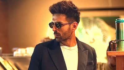 শুটিং সেটে গুরুতর আহত কার্তিক আরিয়ান! করতে হবে অস্ত্রোপচার, কী ঘটেছে? শুটিং সেটে গুরুতর আহত কার্তিক আরিয়ান! করতে হবে অস্ত্রোপচার, কী ঘটেছে?