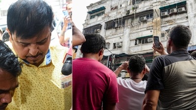 কলকাতার হোটেলের অগ্নিকাণ্ড নিয়ে সুজিত বসুর বিরুদ্ধে বিস্ফোরক অভিযোগ উঠল। (ছবি সৌজন্যে এএনআই ফাইল এবং পিটিআই) কলকাতার হোটেলের অগ্নিকাণ্ড নিয়ে সুজিত বসুর বিরুদ্ধে বিস্ফোরক অভিযোগ উঠল। (ছবি সৌজন্যে এএনআই ফাইল এবং পিটিআই)