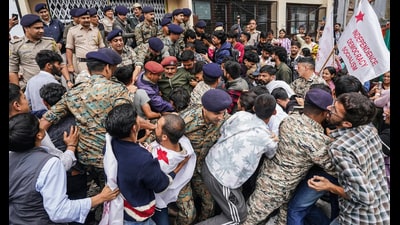 SFI activists clash with police personnel outside the vice-chancellor's office during a mega rally at Himachal Pradesh University, in Shimla on Wednesday. (ANI)