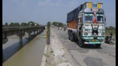 The nearly 730-metre-long bridge was built in the 1970s. A parallel bridge constructed in 2012 under the Golden Quadrilateral Project, carrying traffic towards Lucknow will, however, remain open. (File Photo) The nearly 730-metre-long bridge was built in the 1970s. A parallel bridge constructed in 2012 under the Golden Quadrilateral Project, carrying traffic towards Lucknow will, however, remain open. (File Photo)