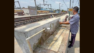 The shortfalls affect passenger comfort and convenience at stations. (Gurpreet Singh/ht) The shortfalls affect passenger comfort and convenience at stations. (Gurpreet Singh/ht)