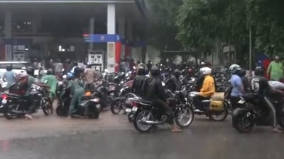 Huge crowd outside a petrol pump in Chandigarh's Sector 10 amid heavy rain after 'petrol langar' announcement. (ANI videograb) Huge crowd outside a petrol pump in Chandigarh's Sector 10 amid heavy rain after 'petrol langar' announcement. (ANI videograb)
