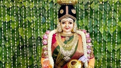 వరలక్ష్మీ వ్రతం రోజున ఈ శ్లోకాలు చదవండి.. అమ్మవారి అనుగ్రహం పొందండి (pinterest) వరలక్ష్మీ వ్రతం రోజున ఈ శ్లోకాలు చదవండి.. అమ్మవారి అనుగ్రహం పొందండి (pinterest)