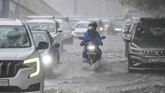 Vehicles wade through a waterlogged stretch following heavy rainfall in the national capital in New Delhi (Hindustan Times)