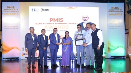 POWERGRID Director (Personnel) Dr Yatindra Dwivedi receives the PMIS Recognition of Partner Company Award in New Delhi on August 14.