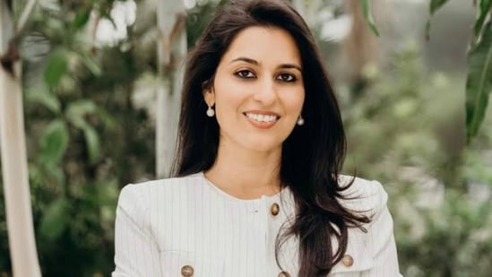 Pia Dandiya won Florida’s Democratic primary and will face Republican Casey Askar in the November congressional election.