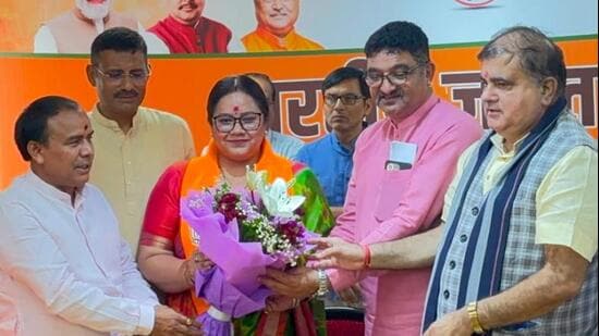 Srinagar mayor Aarti Bhandari and 10 councillors joined the BJP, giving the party mayors in all 11 municipal corporations in Uttarakhand.