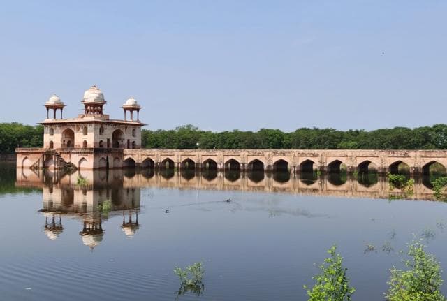 The restored reservoir revives a traditional system that channelled monsoon runoff into the central basin, linking the monument to Narnaul’s water heritage. (HT) The restored reservoir revives a traditional system that channelled monsoon runoff into the central basin, linking the monument to Narnaul’s water heritage. (HT)