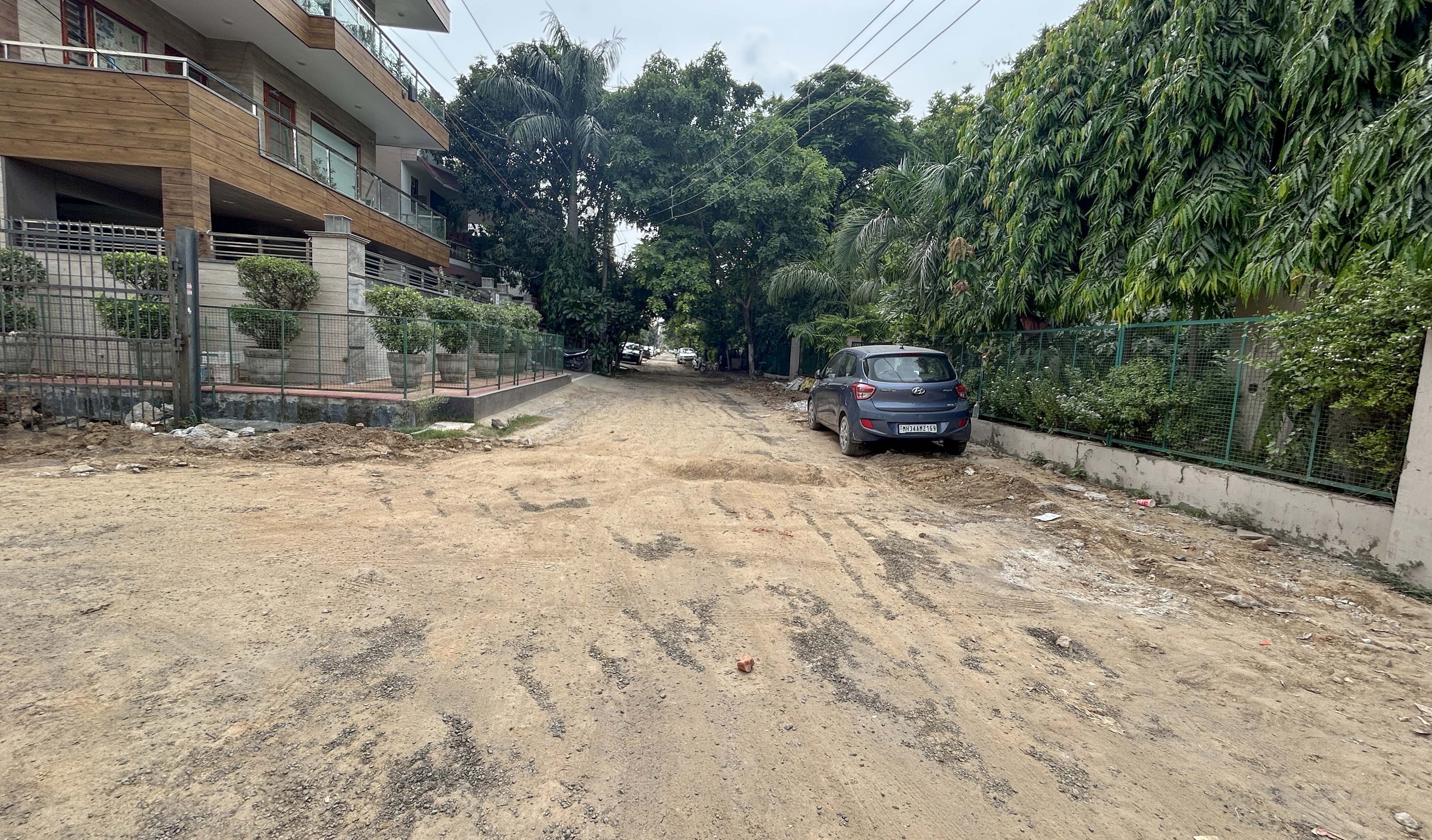 A stretch of internal road near Tikona Park in poor condition, seen on Tuesday. (Parveen Kumar/HT)