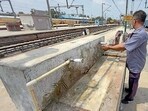The shortfalls affect passenger comfort and convenience at stations. (Gurpreet Singh/ht)