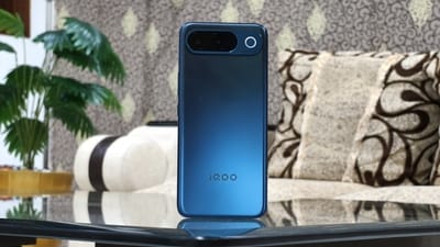 The iQOO Z11 targets students with a slim, curved design, a large 144Hz AMOLED display, and robust durability. (Shubh Bhushan - Hindustan Times) The iQOO Z11 targets students with a slim, curved design, a large 144Hz AMOLED display, and robust durability. (Shubh Bhushan - Hindustan Times)