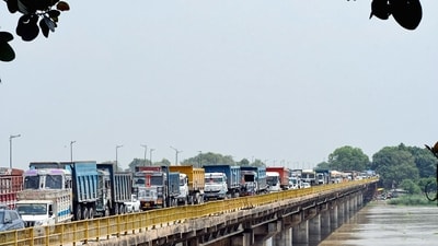 The replacement work on the old Jajmau bridge has a completion deadline, which ends on December 12. (ANI) The replacement work on the old Jajmau bridge has a completion deadline, which ends on December 12. (ANI)