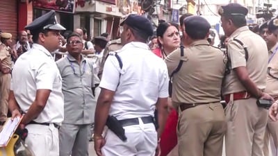 মির্জা গালিব স্ট্রিটের হোটেল ‘শিখা ইন’-এ ভয়াবহ অগ্নিকাণ্ডের ঘটনায় গ্রেপ্তার হলেন হোটেলের লিজ হোল্ডার (ANI video Grab)