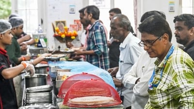 During the inspection, officials found expired raw materials such as rava, icing sugar, maida, bakery products stored in containers, four packets of mixture and nine packs of pani puris inside the hospital kitchen. (Representative Image/Jitendra Takale)