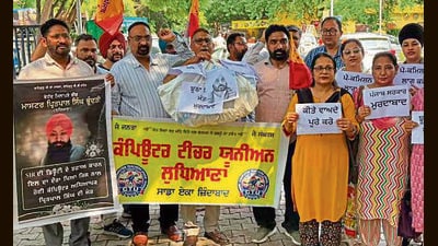 Computer Teachers protesting at the DC office in Ludhiana on Thursday. (Manish/HT) Computer Teachers protesting at the DC office in Ludhiana on Thursday. (Manish/HT)