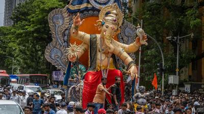 Devotees carry the Lord Ganesha idol ahead of Ganesh festival from Parel workshop. (Satish Bate/ Hindustan Times) Devotees carry the Lord Ganesha idol ahead of Ganesh festival from Parel workshop. (Satish Bate/ Hindustan Times)