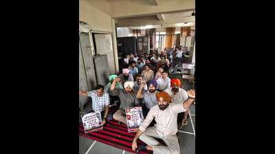 Food supply association members protesting in Ludhiana on Thursday. (HT File) Food supply association members protesting in Ludhiana on Thursday. (HT File)