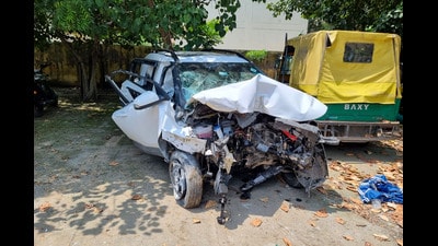 The driver alleged poor lighting, missing warning signs and a lack of reflective tape made the barriers difficult to spot at the U-turn. (Parveen Kumar/HT) The driver alleged poor lighting, missing warning signs and a lack of reflective tape made the barriers difficult to spot at the U-turn. (Parveen Kumar/HT)
