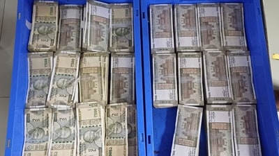 A detailed baggage screening subsequently uncovered the ₹68.53 lakh sum. (X/@CISFHQrs) A detailed baggage screening subsequently uncovered the ₹68.53 lakh sum. (X/@CISFHQrs)