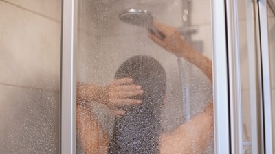 Excessively hot or uncomfortably cold showers are not recommended as they both have pros and cons. (Picture credit: Freepik) Excessively hot or uncomfortably cold showers are not recommended as they both have pros and cons. (Picture credit: Freepik)