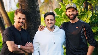 Tollywood: కాపీ కొట్టడం తప్ప నీకేమొచ్చు? తెలుగు సినిమాలను తక్కువ చేసి మాట్లాడిన బాలీవుడ్ డైరెక్టర్పై ఫ్యాన్స్ ఫైర్ Tollywood: కాపీ కొట్టడం తప్ప నీకేమొచ్చు? తెలుగు సినిమాలను తక్కువ చేసి మాట్లాడిన బాలీవుడ్ డైరెక్టర్పై ఫ్యాన్స్ ఫైర్