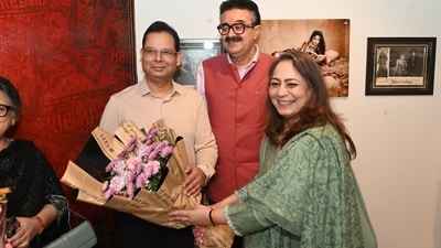 Collector Suboor Usmani with curator Vandana Sehgal and chief guest Navneet Sehgal in Lucknow (Photo: HT) Collector Suboor Usmani with curator Vandana Sehgal and chief guest Navneet Sehgal in Lucknow (Photo: HT)