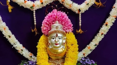వరలక్ష్మీ వ్రతం పూజా సమయం నుంచి తాంబూలం వరకు.. పాటించాల్సిన ముఖ్యమైన నియమాలు! (pinterest) వరలక్ష్మీ వ్రతం పూజా సమయం నుంచి తాంబూలం వరకు.. పాటించాల్సిన ముఖ్యమైన నియమాలు! (pinterest)
