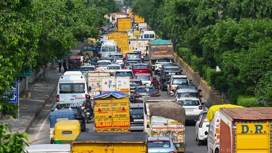The suggestion were made during a recent meeting between the traffic police and the agencies responsible for Delhi’s roads and infrastructure. (HT Photo/Sunil Ghosh)