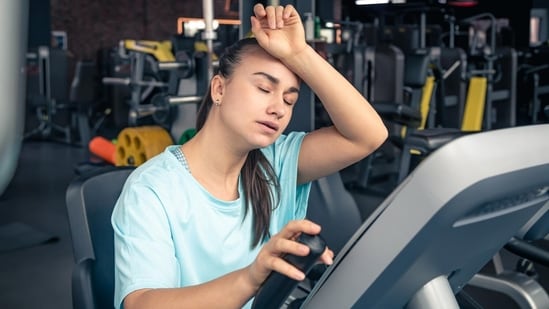 4 signs during exercise that may point to a heart problem, says heart surgeon. (Freepik)