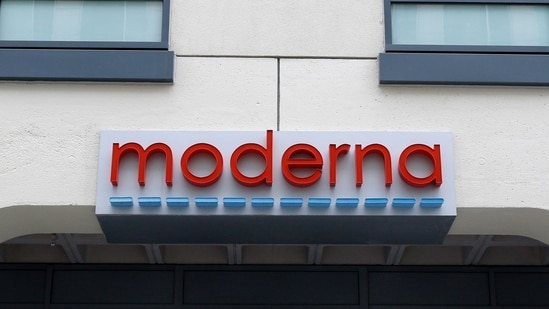 Moderna stock falls 12% after a 177% surge as investors weigh the intismeran cancer vaccine win, future demand, pricing and other cancer trials. (AP Photo/Bill Sikes, File)prnto