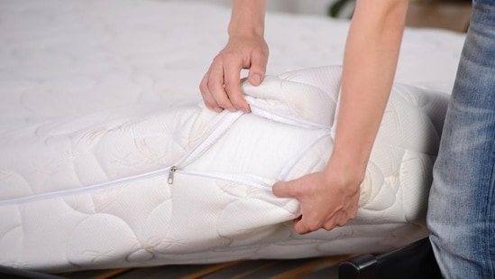 It is important to have a mattress with a high-quality cover to protect the internal structure and keep the foam material firmly in place.