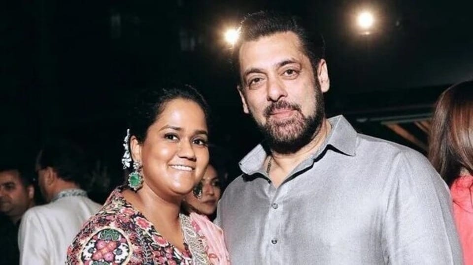 অর্পিতার রেস্তোরাঁর মেনুকার্ড দেবে চমক