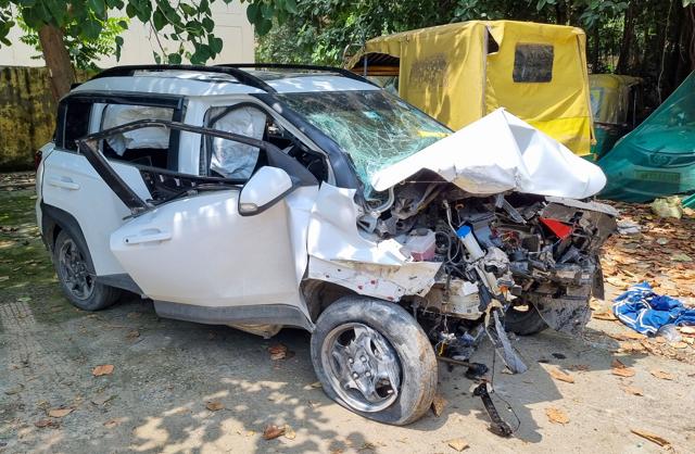 The driver said the family members suffered multiple non-fatal injuries and were later shifted from a private Gurugram hospital to Delhi. (Parveen Kumar/HT) The driver said the family members suffered multiple non-fatal injuries and were later shifted from a private Gurugram hospital to Delhi. (Parveen Kumar/HT)
