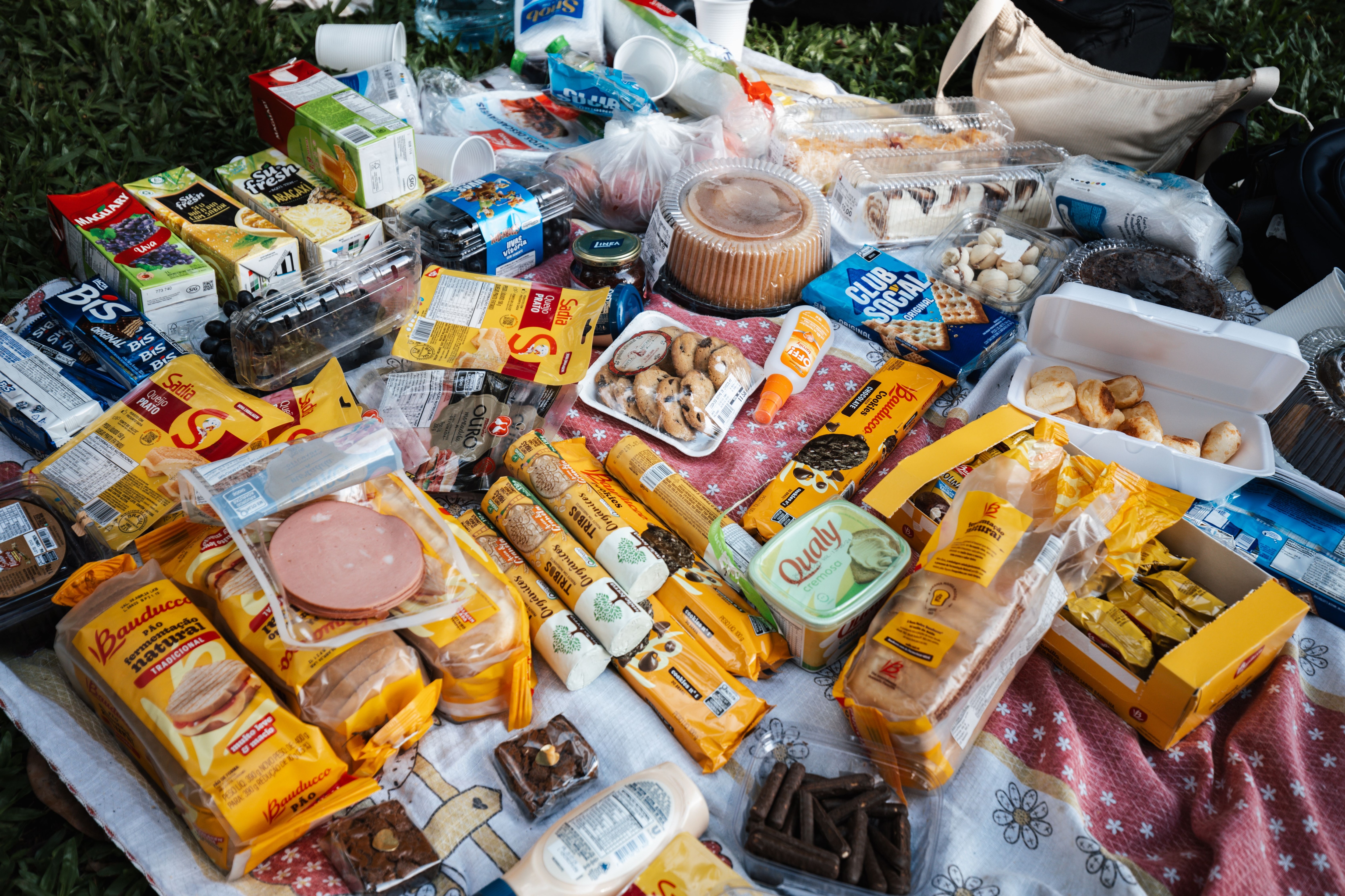 A quick glance can tell you whether the snack relies on an oil you are comfortable eating regularly. (Pexel) A quick glance can tell you whether the snack relies on an oil you are comfortable eating regularly. (Pexel)